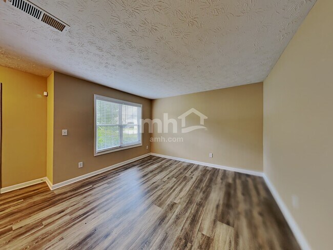 Photo - 2912 Canopy Cir