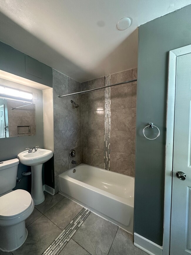 Photo - 4037 Cedardale Rd