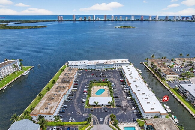 Building Photo - 110 Shore Ct Unit 1140