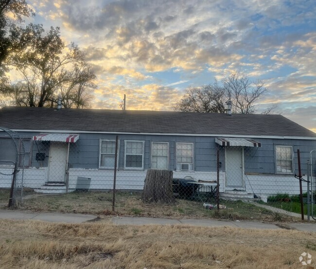 Building Photo - 2885 S Rutan St Rental