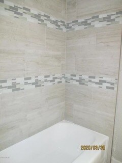 Photo - 5750 Blackthorn Rd