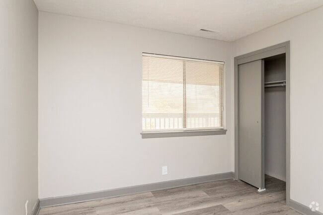 2BR, 1BA - 850SF - Reserve at the Knolls