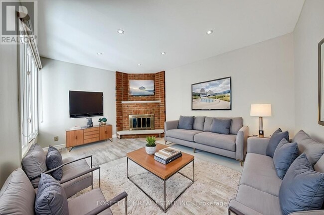 Photo - 300 Conley St