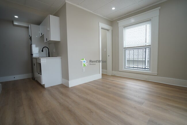 Building Photo - 142 Dorchester St Rental