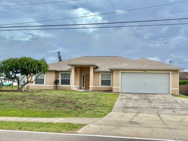 Building Photo - Move-In Ready! 4 Bedroom 2.5 Bath- Cape Coral Home!