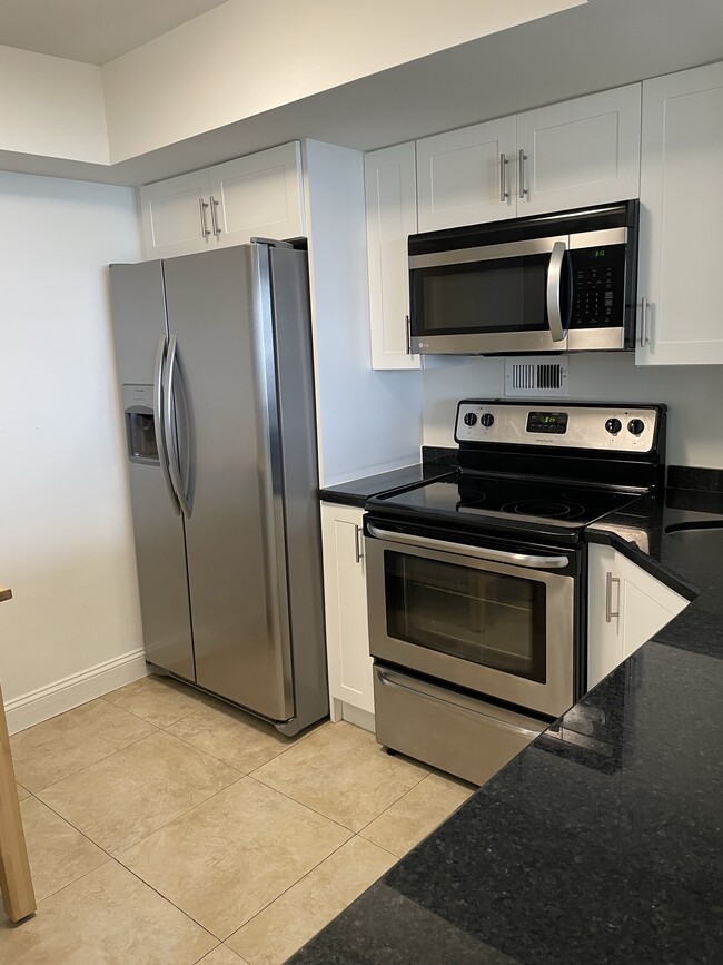 Photo - 3180 S Ocean Dr Unidad 1102