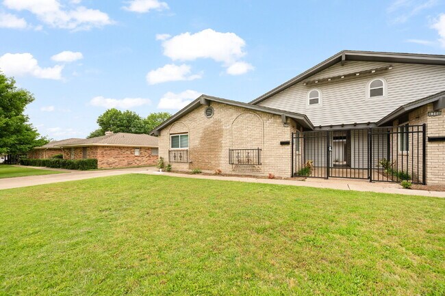 Photo - 2 Bed, 2 Bath Duplex