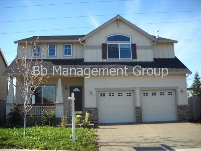 Building Photo - Like New! Spacious Light & Bright Home Clo...