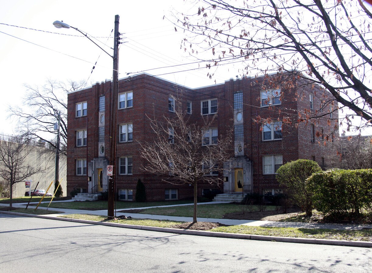 Photo - Whittier Gardens