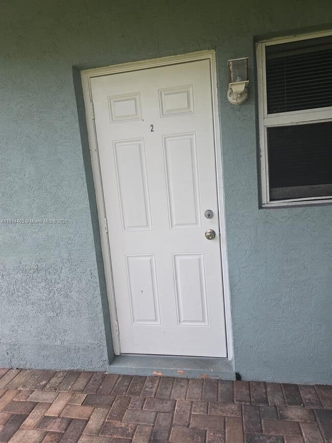 Photo - 3260 NE 19th Ave Unit Apt 2