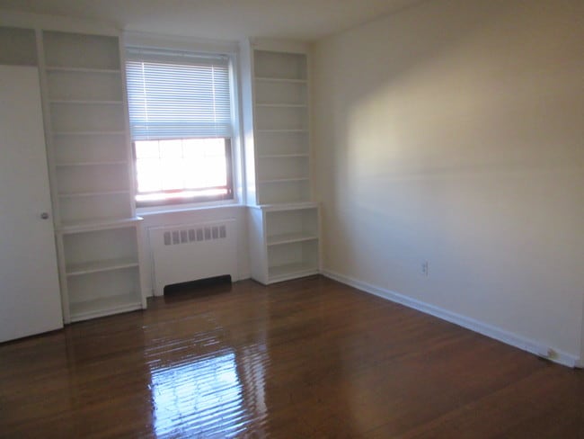 Photo - 2220 Spruce St