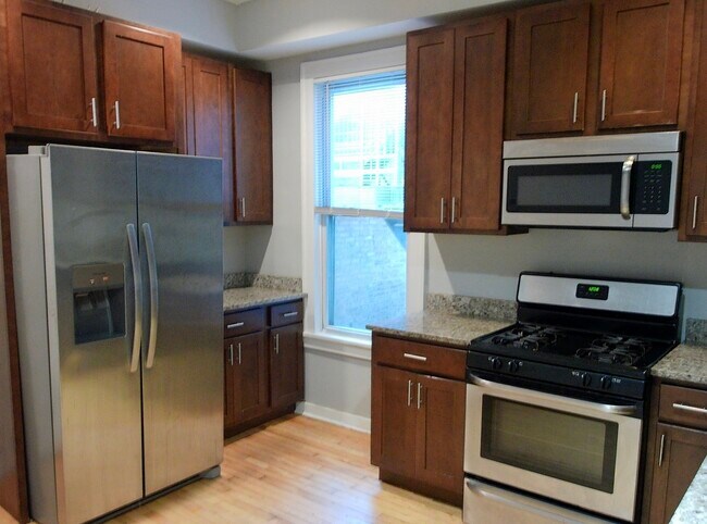 Photo - 937 N Ashland Ave Unit 2