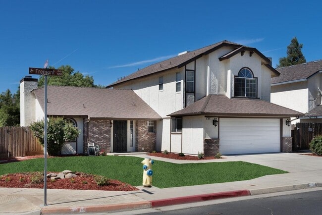 Building Photo - Beautiful 3 bedroom home in Clovis!