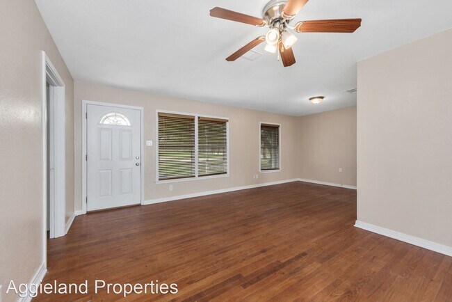 Photo - 2 br, 1 bath House - 3801 Ridgewood