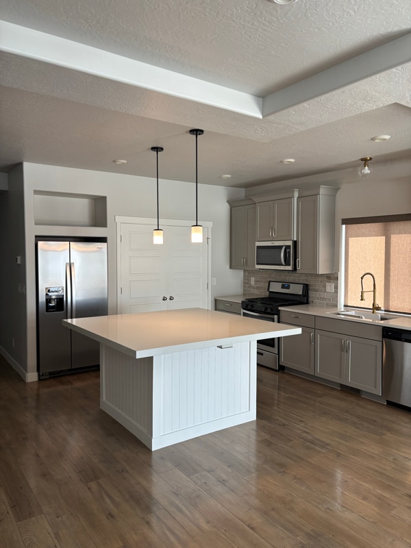 Building Photo - 2521 N Drexler Dr Rental
