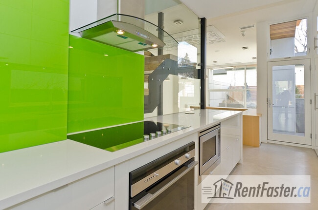 Photo - 2107-2127 27 Ave SW