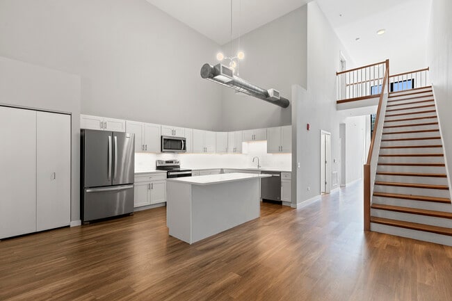 Photo - 1900 W Lawrence Ave Unit 211