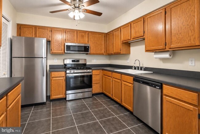 382 Andover Pl