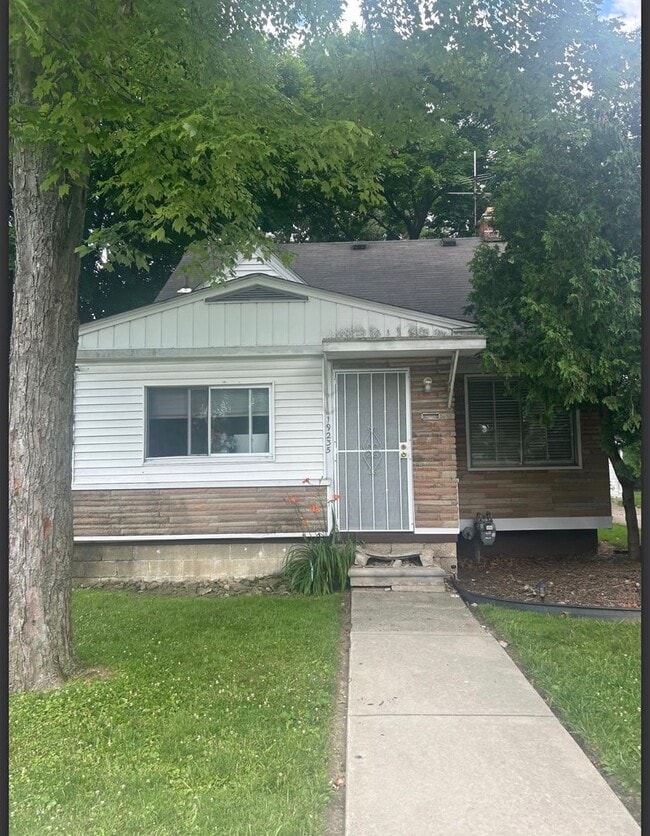 Building Photo - Charming 3-bedroom located on Detroit's West side!