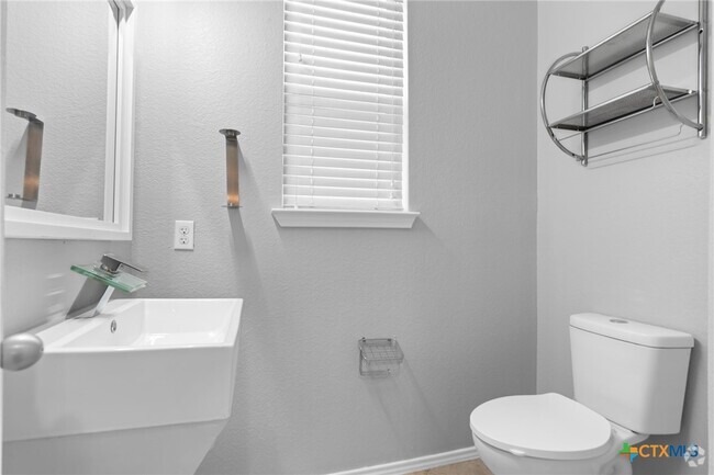 Building Photo - 5904 Chuckwagon Cir Rental