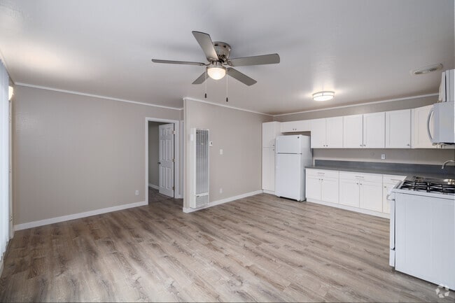 2 habitaciones, 1 baño - 675 pies cuadrados - Sala de estar/comedor - Park Palomar