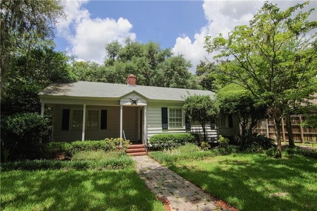 Building Photo - 1207 Pine Ave Rental