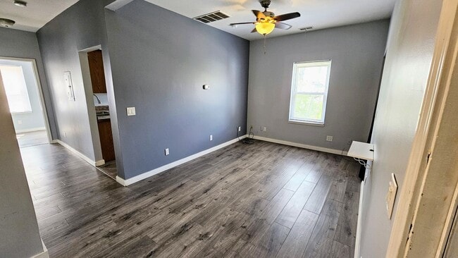 Building Photo - 3244 E 5th Ave Unit B