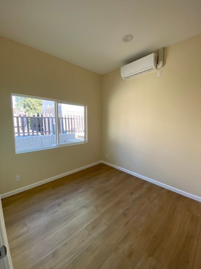 Bedroom - 371 Douglas St