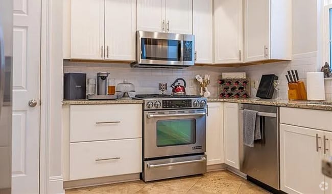 Building Photo - 5929 Milne Blvd Rental