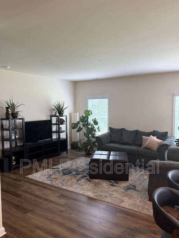 Photo - 7044 Hepworth Dr
