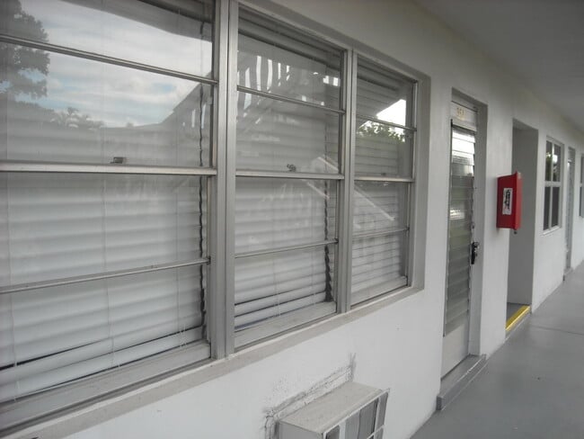 Photo - 358 Chatham R