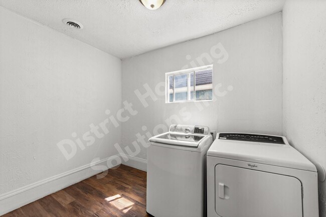 Photo - 8302 Sowinski Ave Unit Upper