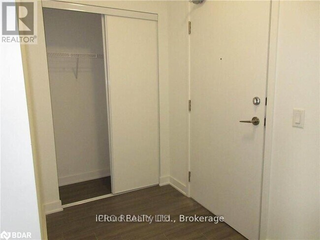 Photo - 681 Yonge St Unit 103