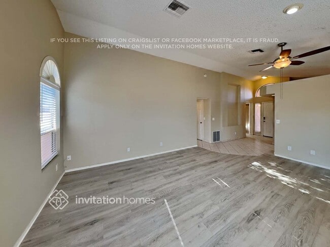 Photo - 1055 W Sunward Dr