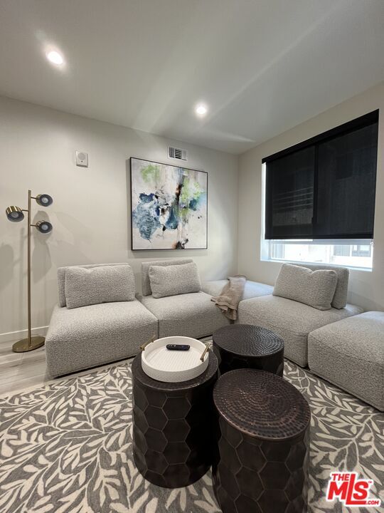 124 S Croft Ave Unit 402