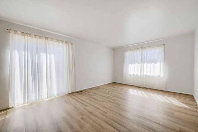 Photo - 901 Widefield Dr