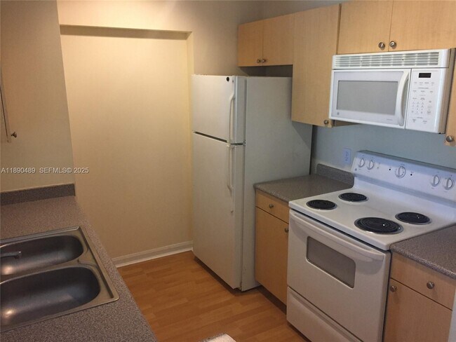 Photo - 1919 Van Buren St Unidad 416A