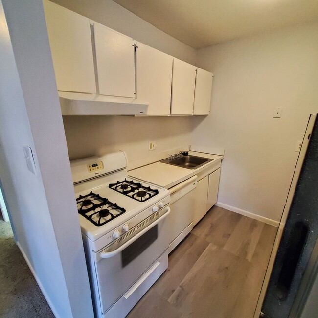 Photo - 525 Burgoyne Rd