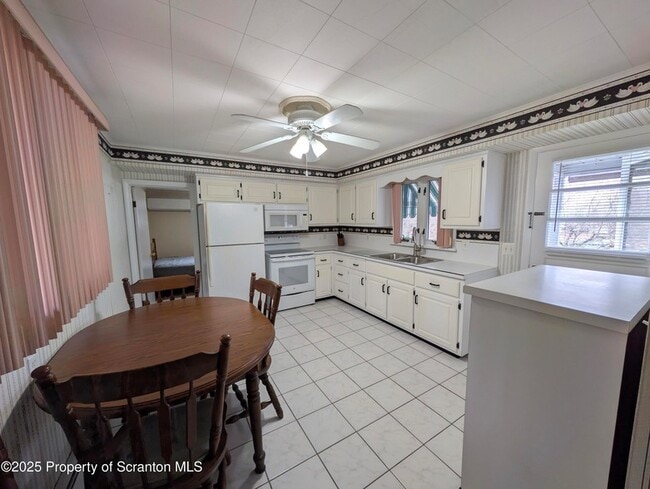 Photo - 810 Gino Merli Dr