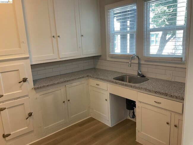 Photo - 618 W 7th St Unidad 2