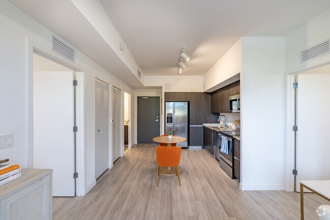 2BD, 2BA - 868SF - Living Room/Kitchen