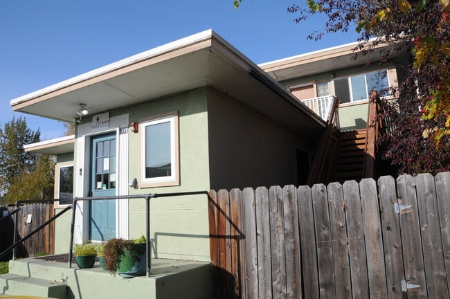 1037 W 26th Ave