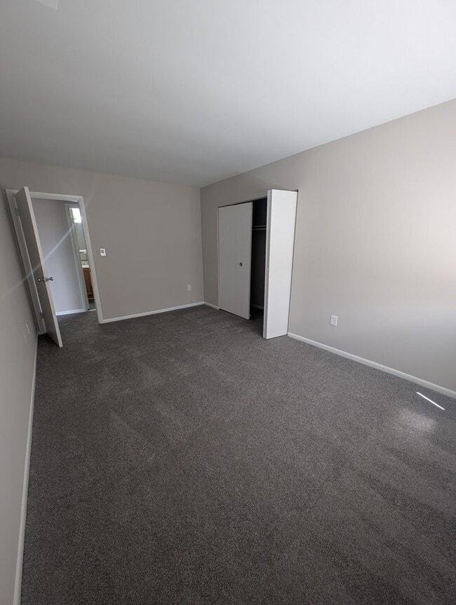 Photo - Bristol House Apartments
