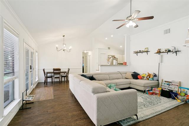 924 Sugarberry Dr