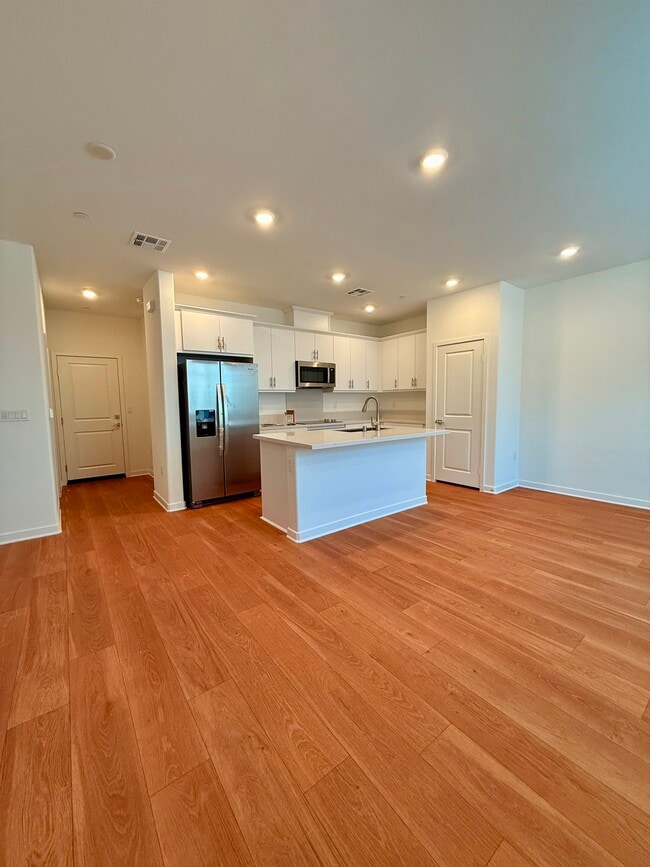 Photo - 2583 Cloudview Privado