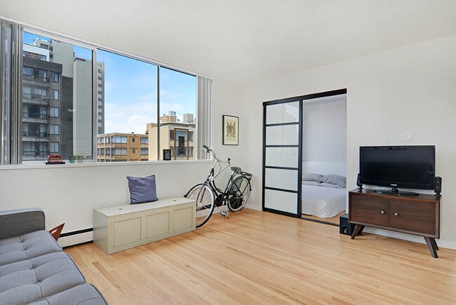 Building Photo - Breakers Unit 00103