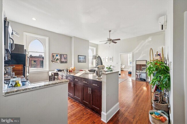 Photo - 265 S 22nd St Unit 3F