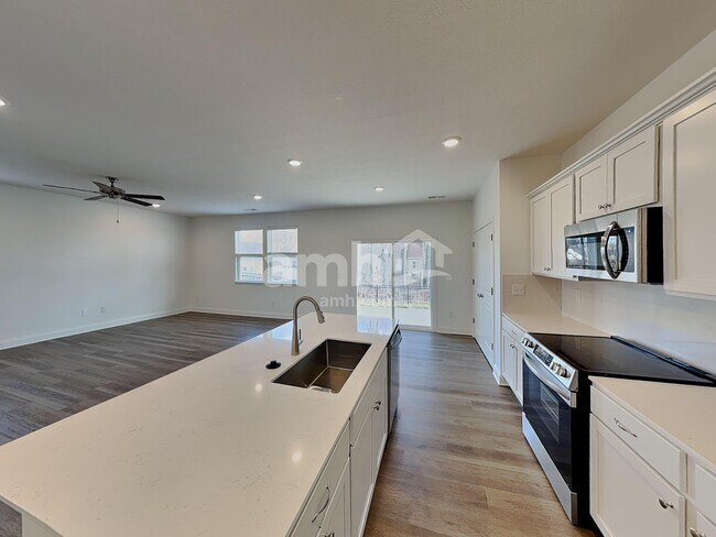 Photo - 1004 Heritage Blvd