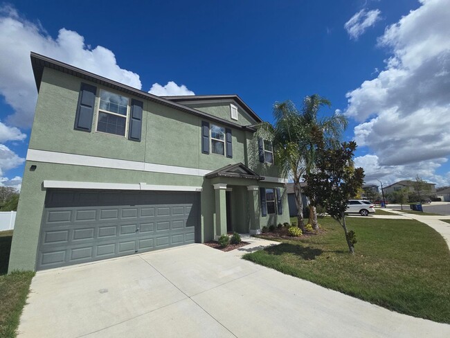 Photo - Gorgeous 5-Bedroom, 2.5-Bathroom Home in Riverview