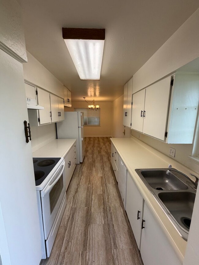 Photo - 3 Bedroom 2 bath home in Red Bluff.